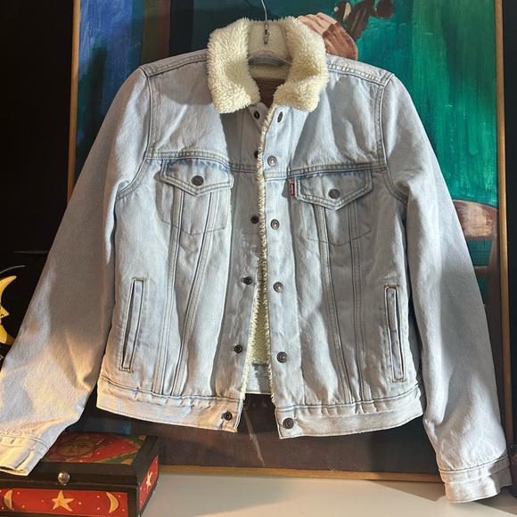 Levi's Light Wash Big E Denim Jacket with Cream Sherpa Collar Lining Size Small - Picture 3 of 16